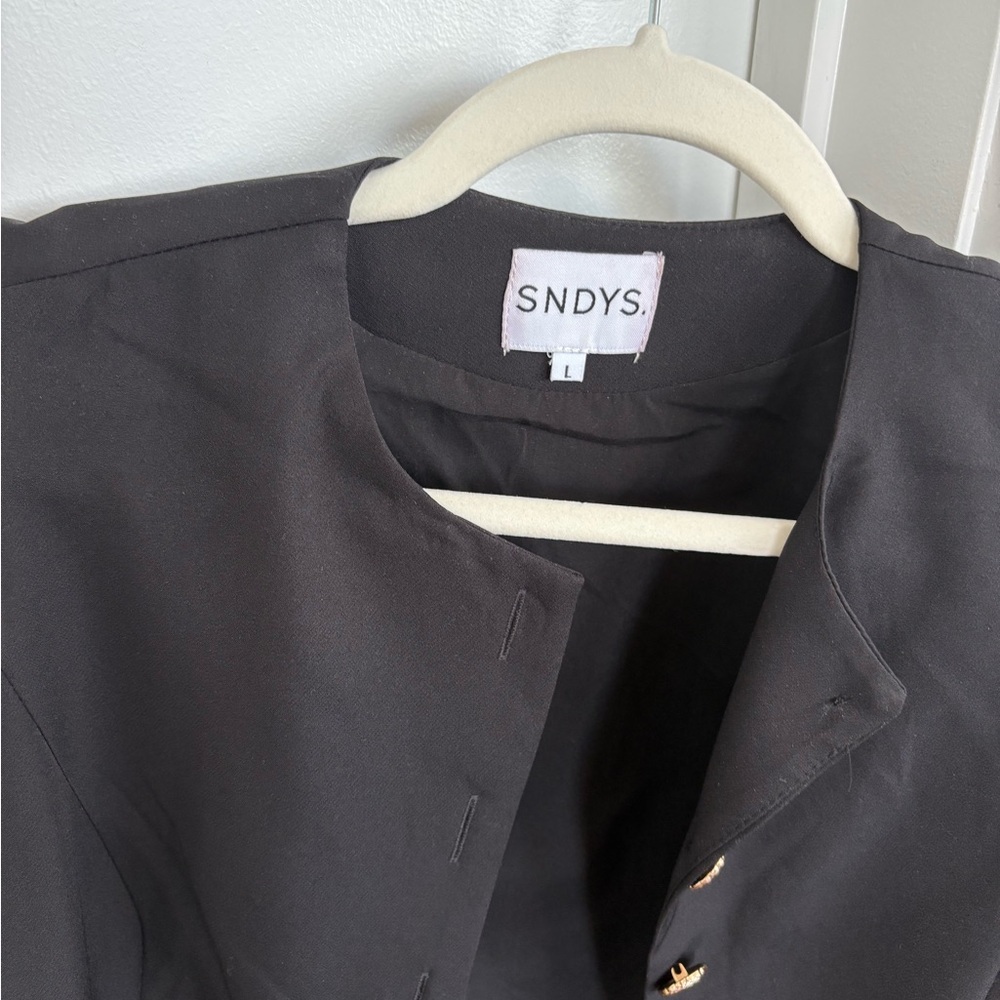 SNDYS Emiliana Top en Black - Picture 6 of 8